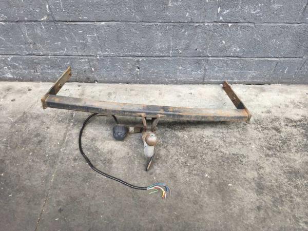 ATTACHE REMORQUE SKODA BREAK - Vue 1